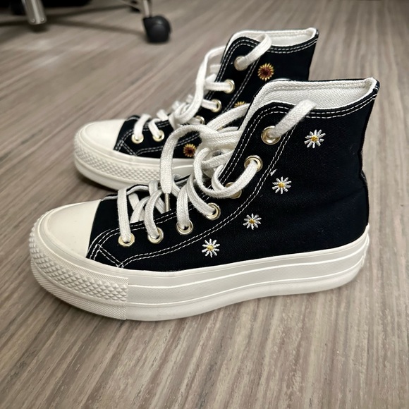 Converse Floral Embroidery High Top Platform | Women’s US Size 6 - Picture 4 of 11